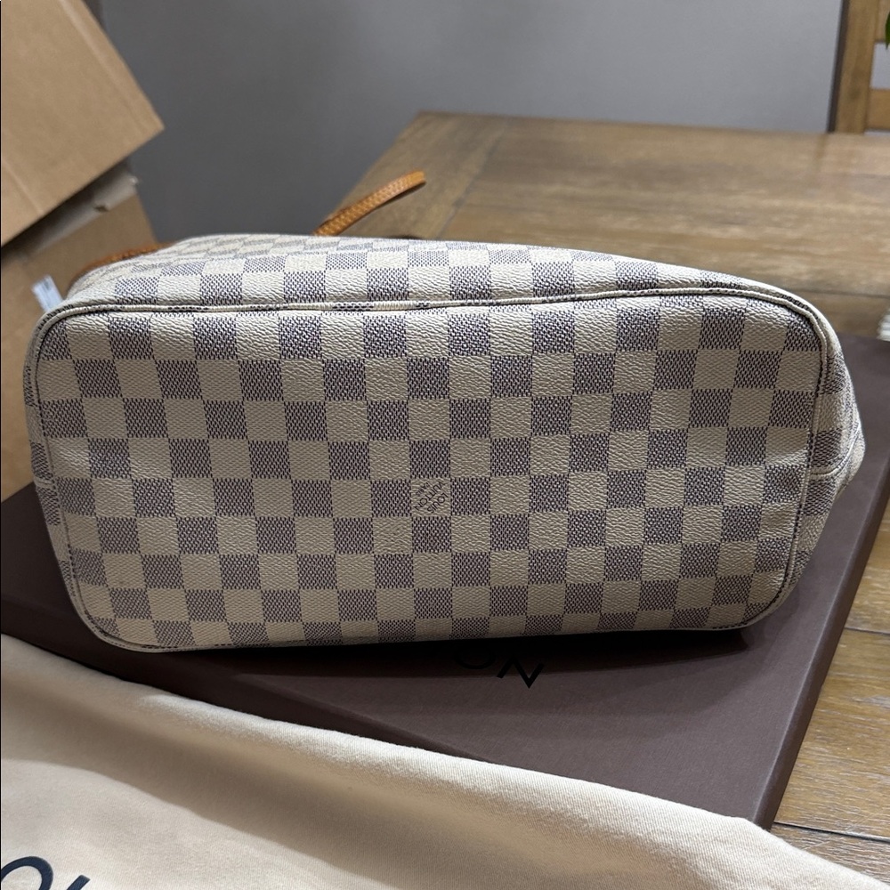 Louis Vuitton MM l - Picture 12 of 17